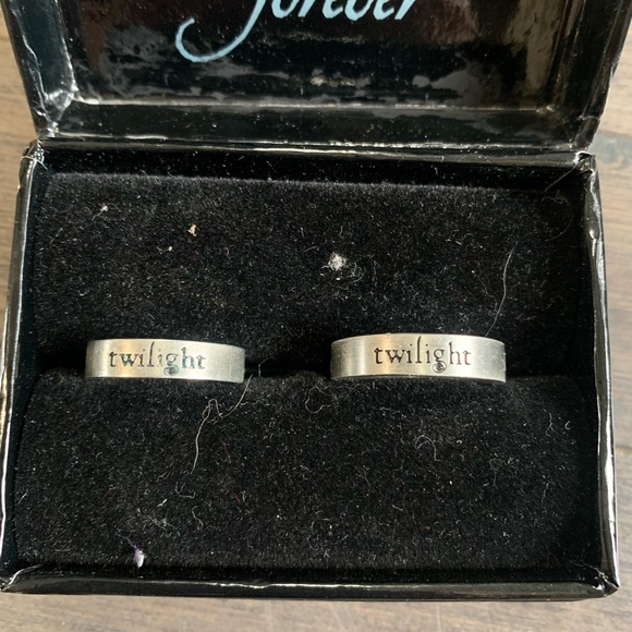 Twilight Lion (Size 10) & Lamb (Size 7) Couples Ring Set - Picture 9 of 10